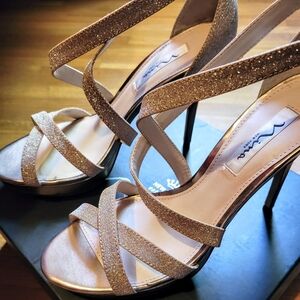 *New* Nina Sevilla Gold Glitter Heels 11M